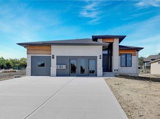 9828 Shady Bend Rd, Lenexa, KS 66227