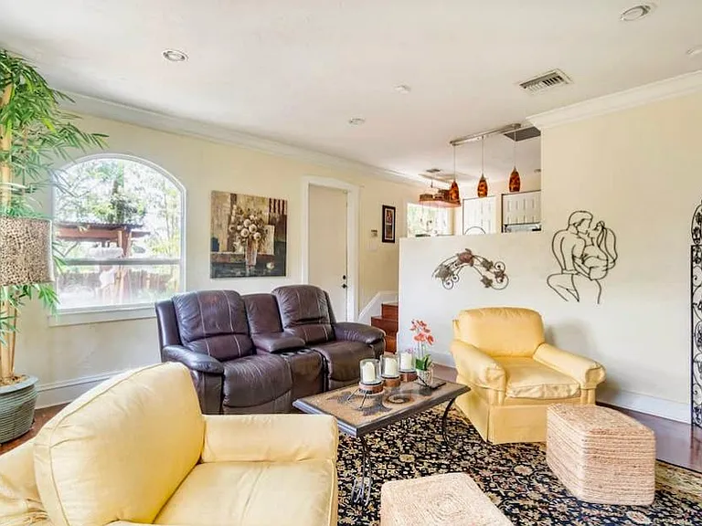 940 39th Ct — Photo 27