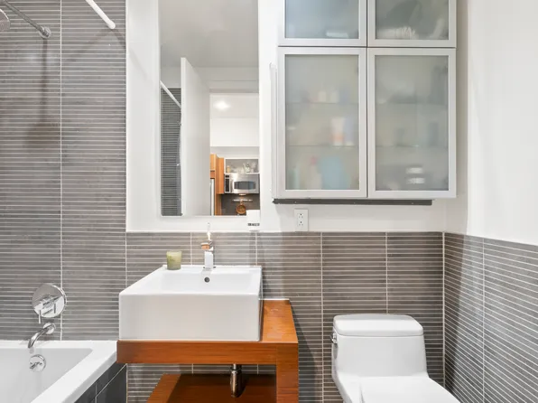 242 South 1st Street 2E image 8 of 9