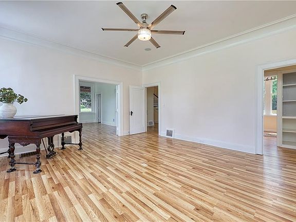 5th image of 2901 Summerville Rd