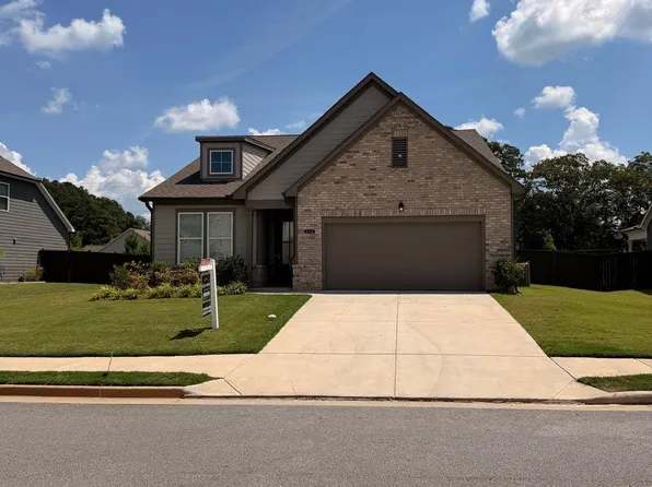 143 Grand Meadows Dr, Hoschton, GA 30548
