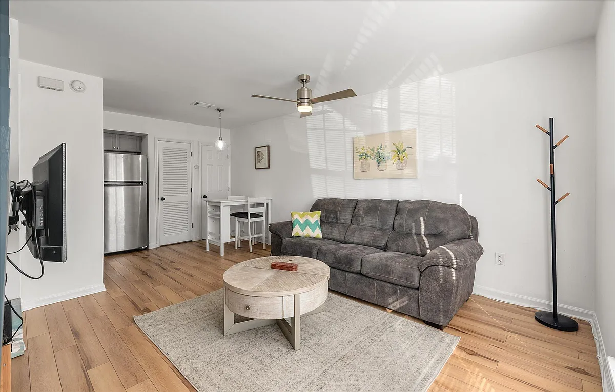 Building Photo - 2494 Etiwan Ave #C12