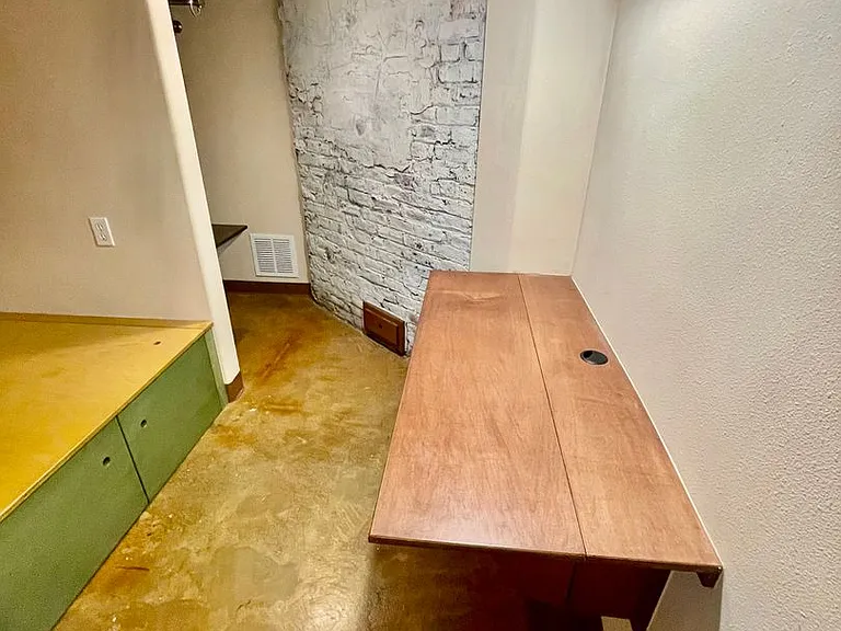 R0471 — Photo 18