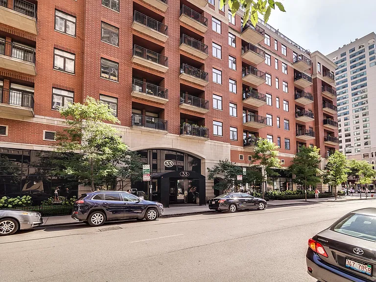 33 W Huron St #305 — Photo 25