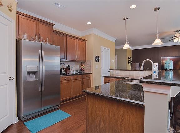 3rd image of 729 Inwood Hill Dr