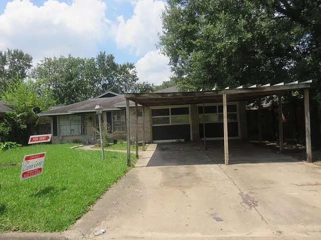 8811 Burford Ln