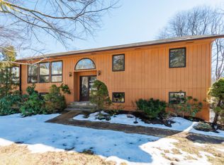 4 Fairway Dr, Danbury, CT 06811