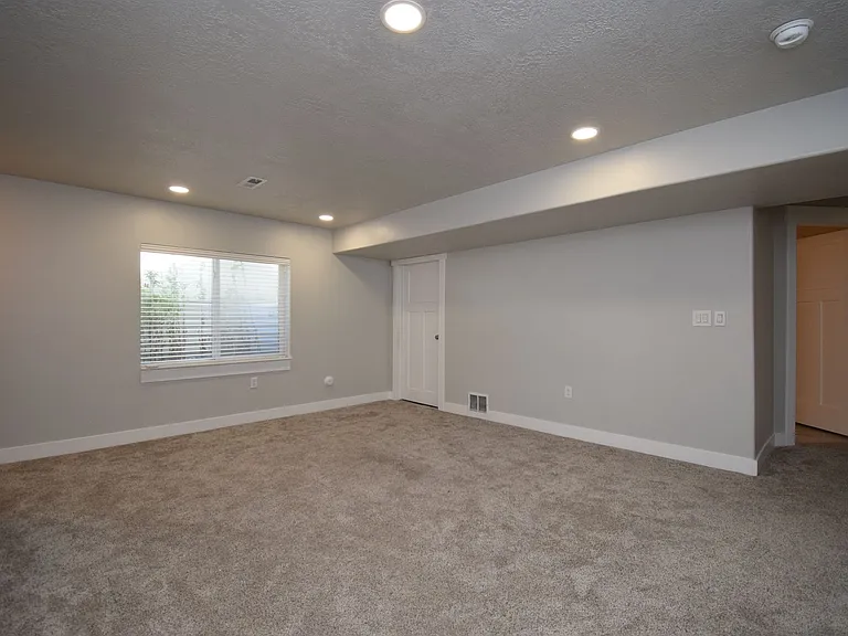 904 W Ellsworth St — Photo 25