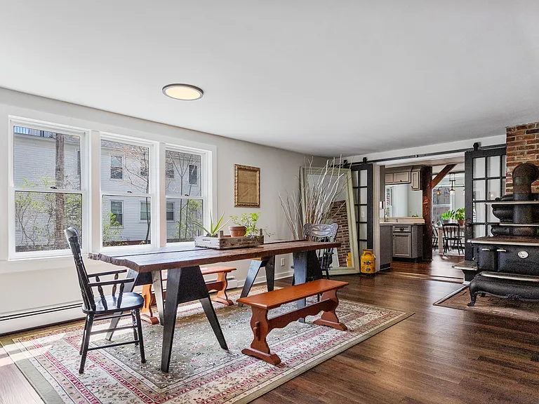 33 Exeter Rd — Photo 12