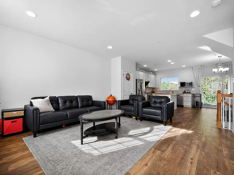 11 Faraday Ct — Photo 15