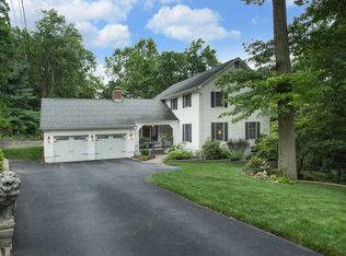 18 Smoke Rise Ln, Wappingers Falls, NY 12590