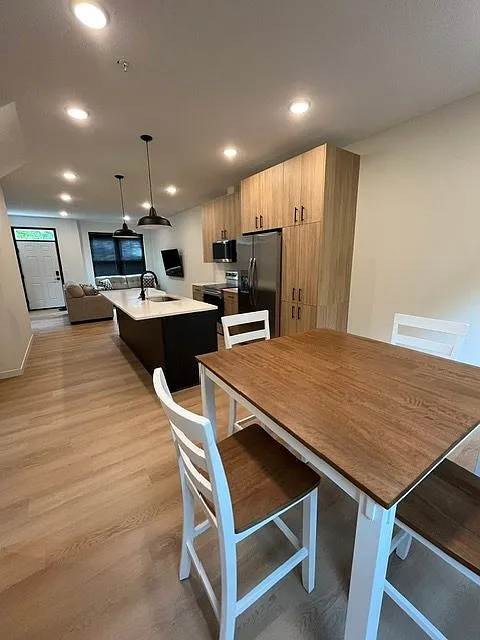 W Lofts Townhome| Spacious 6 Bed 4 Bath|$800 Each Bedroom | Avail 6/1/27|Semi-Furnished — Photo 3