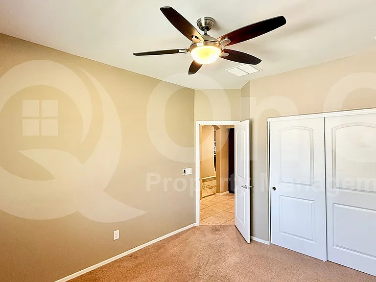4425 E Saint John Rd — Photo 16