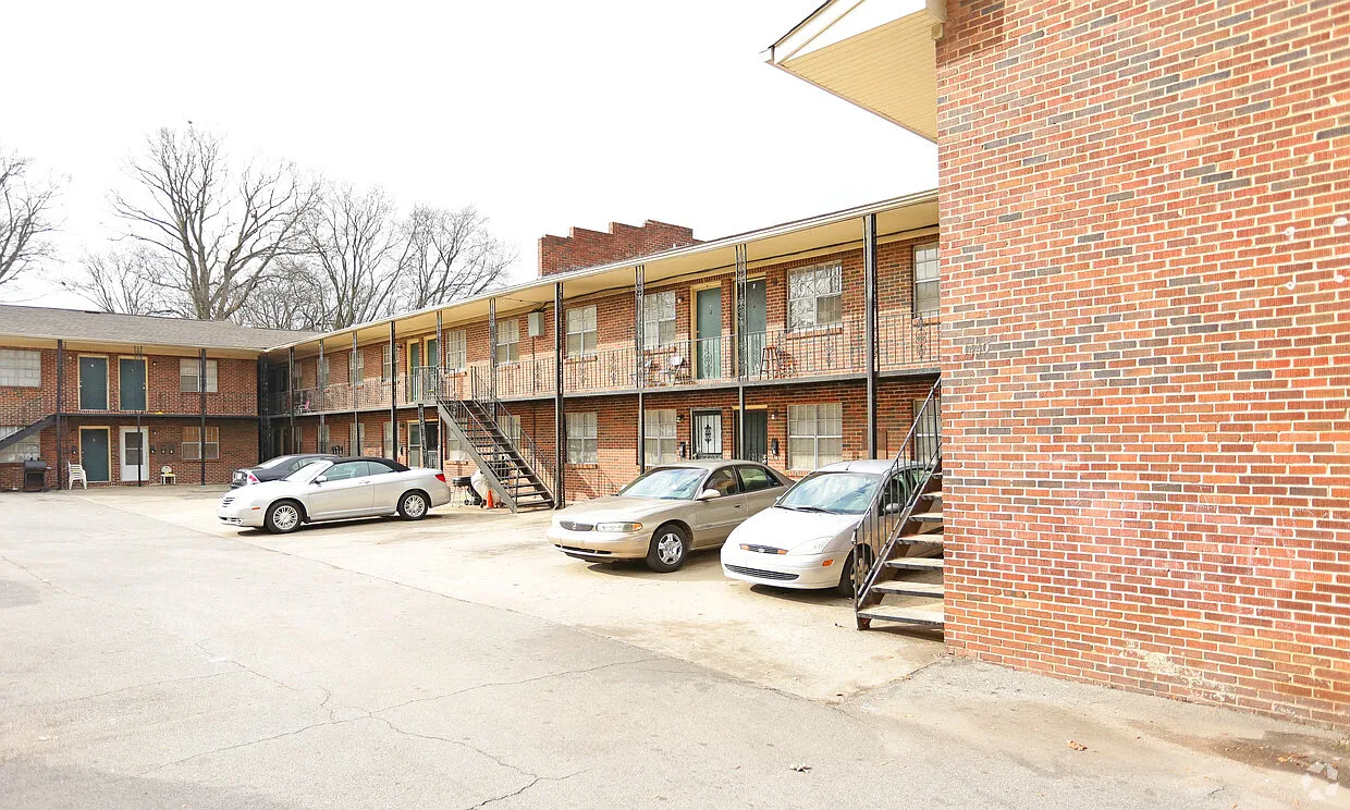 Uptown Stadium Apartments I — Photo 1