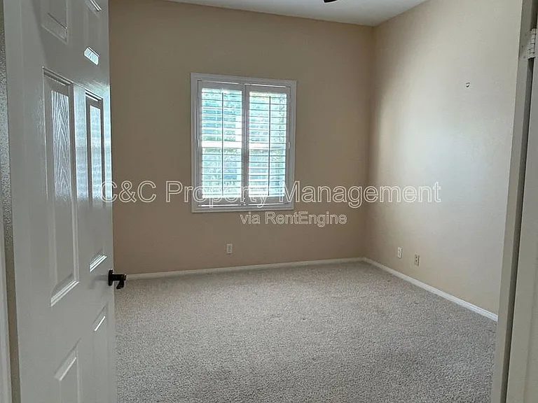 30934 Crystalaire Dr — Photo 9