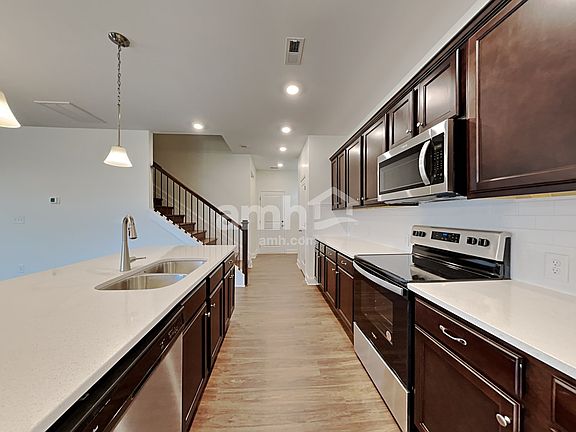 3rd image of 163 Larragan Dr
