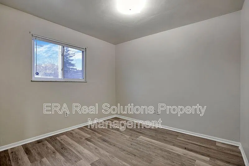 3 bed, 1.0 bath, 884 sqft, $995 — Photo 4