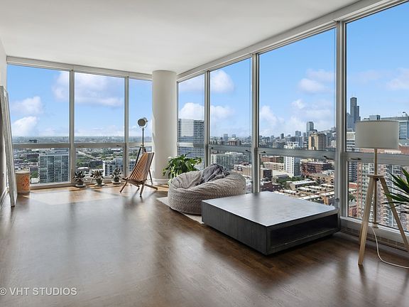 3rd image of 1901 S Calumet Ave #2708