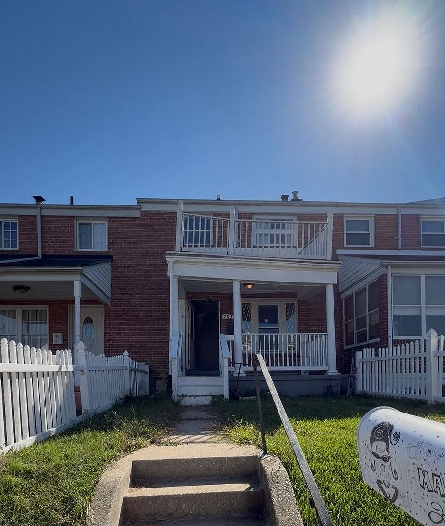 Townhouse For Rent — Photo 1