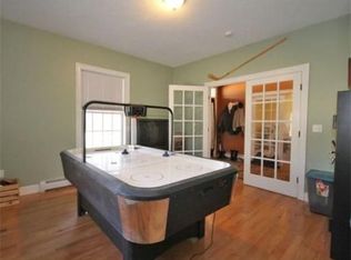 31 Brown Bear Xing, Uxbridge, MA 01569