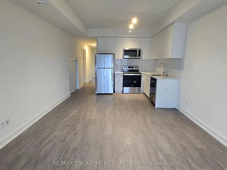 16 Melbourne Ave #210B — Photo 6