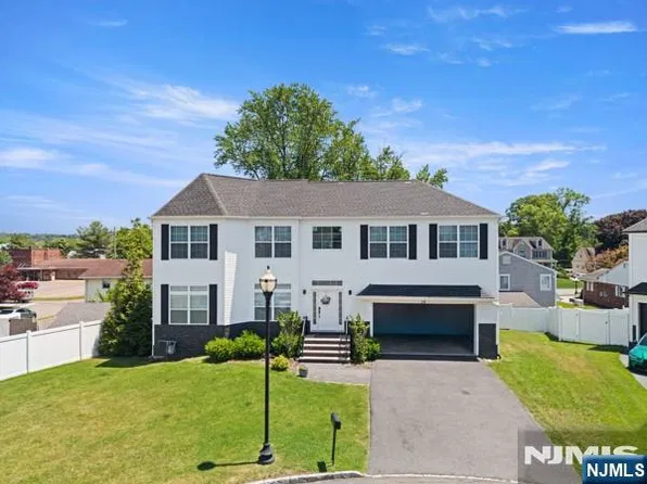 28 Lamb Court, Norwood, NJ 07648