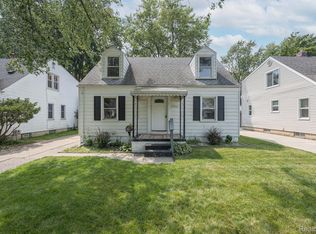 4504 Chamberlain St, Wayne, MI 48184