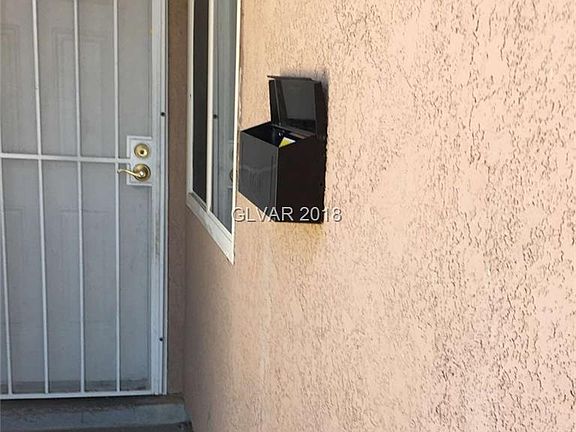 2nd image of 712 N Wallace Dr