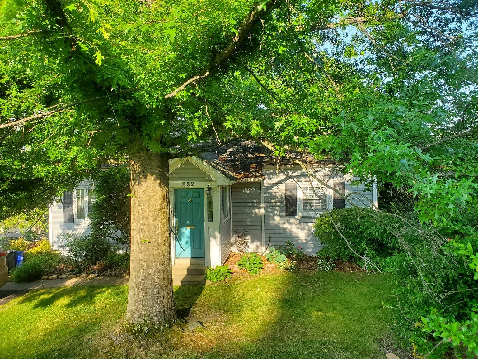 232 Victoria Dr photo 1