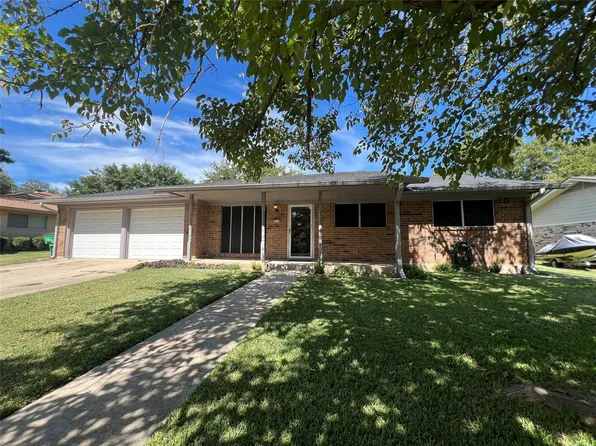 2019 Maplewood Dr, Gainesville, TX 76240
