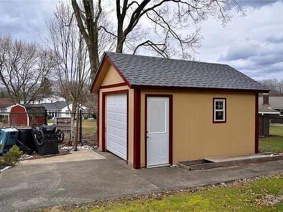 5th image of 1465 Leyton Dr