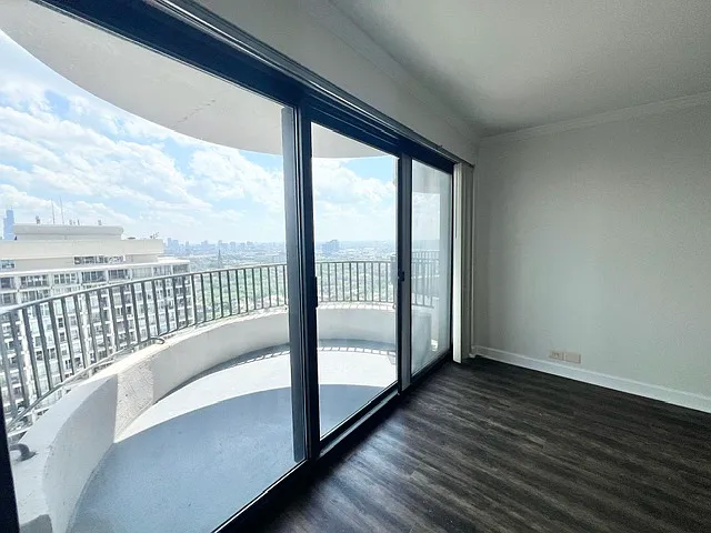 2020 N Lincoln Park W #32K — Photo 11