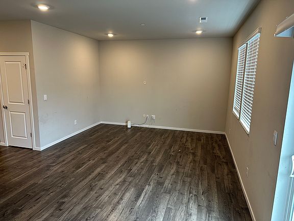 4th image of 10823 187th Street Ct E #A