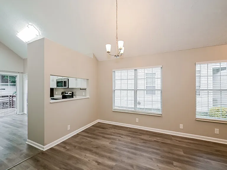 3521 Glenfalls Dr — Photo 7