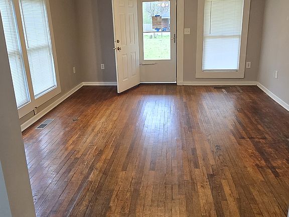2nd image of 140 Freeman Cir
