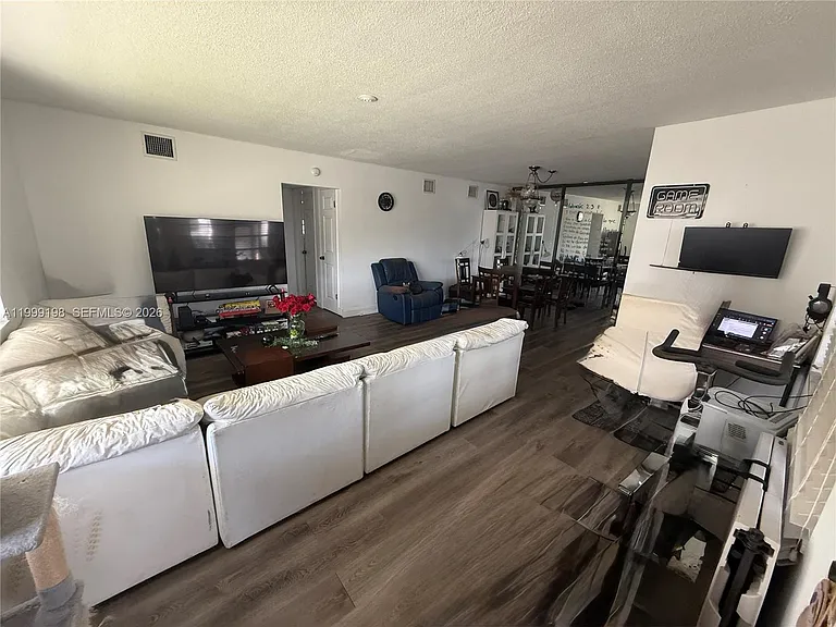 141 NE 10th Ave #17B — Photo 13