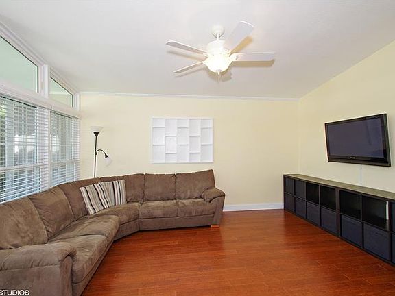 5th image of 118 W Evans St