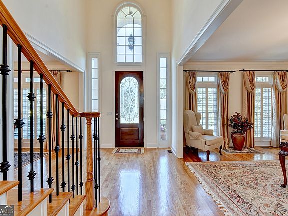 3rd image of 115 Cedar Woods Trl
