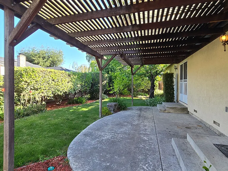 215 Avenida Espana — Photo 14