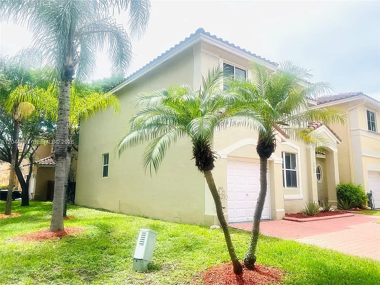 3540 SW 170th Ave #0 — Photo 2
