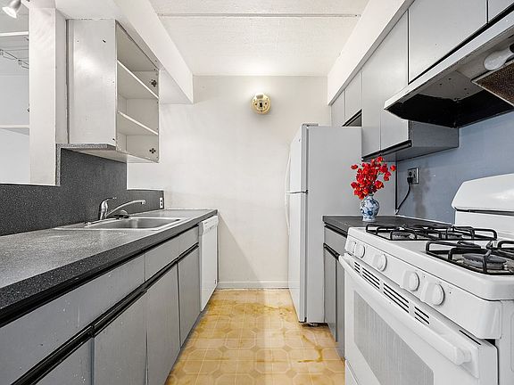 4th image of 17020 Crocheron Ave APT 205