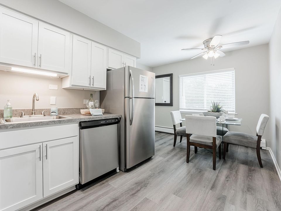 1st image of 9549 W Oak Pl #101