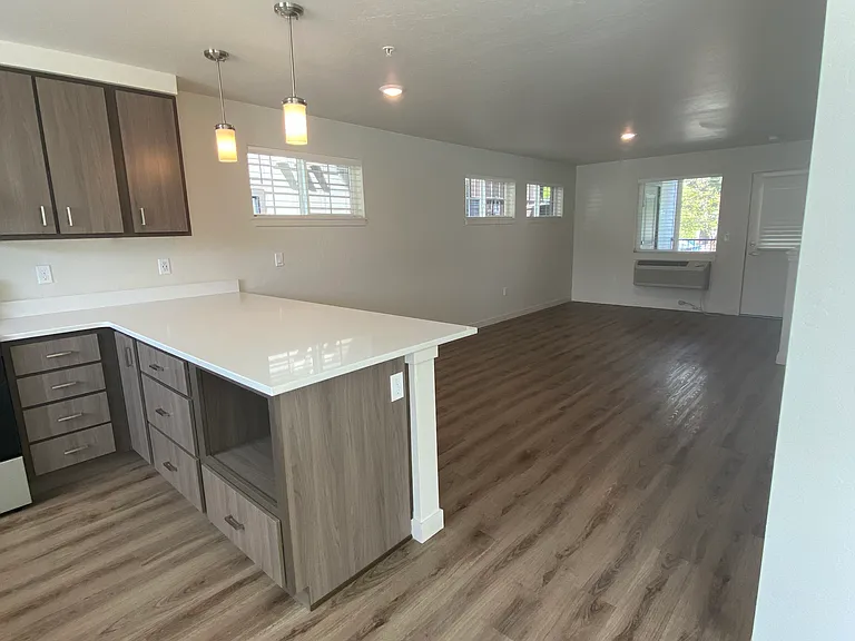 River Falls Apartments — Photo 26