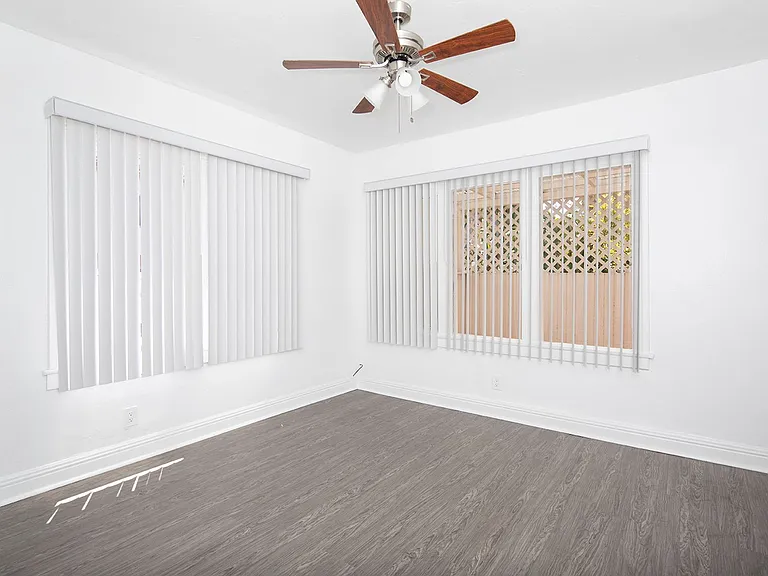 Del Oro Apartments — Photo 7