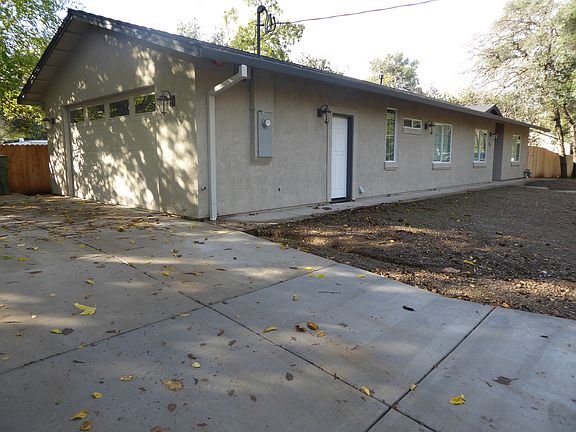 3rd image of 431 Manzanita Ln