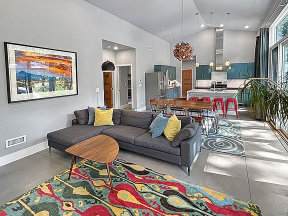 3rd image of 64 Starwood Trl