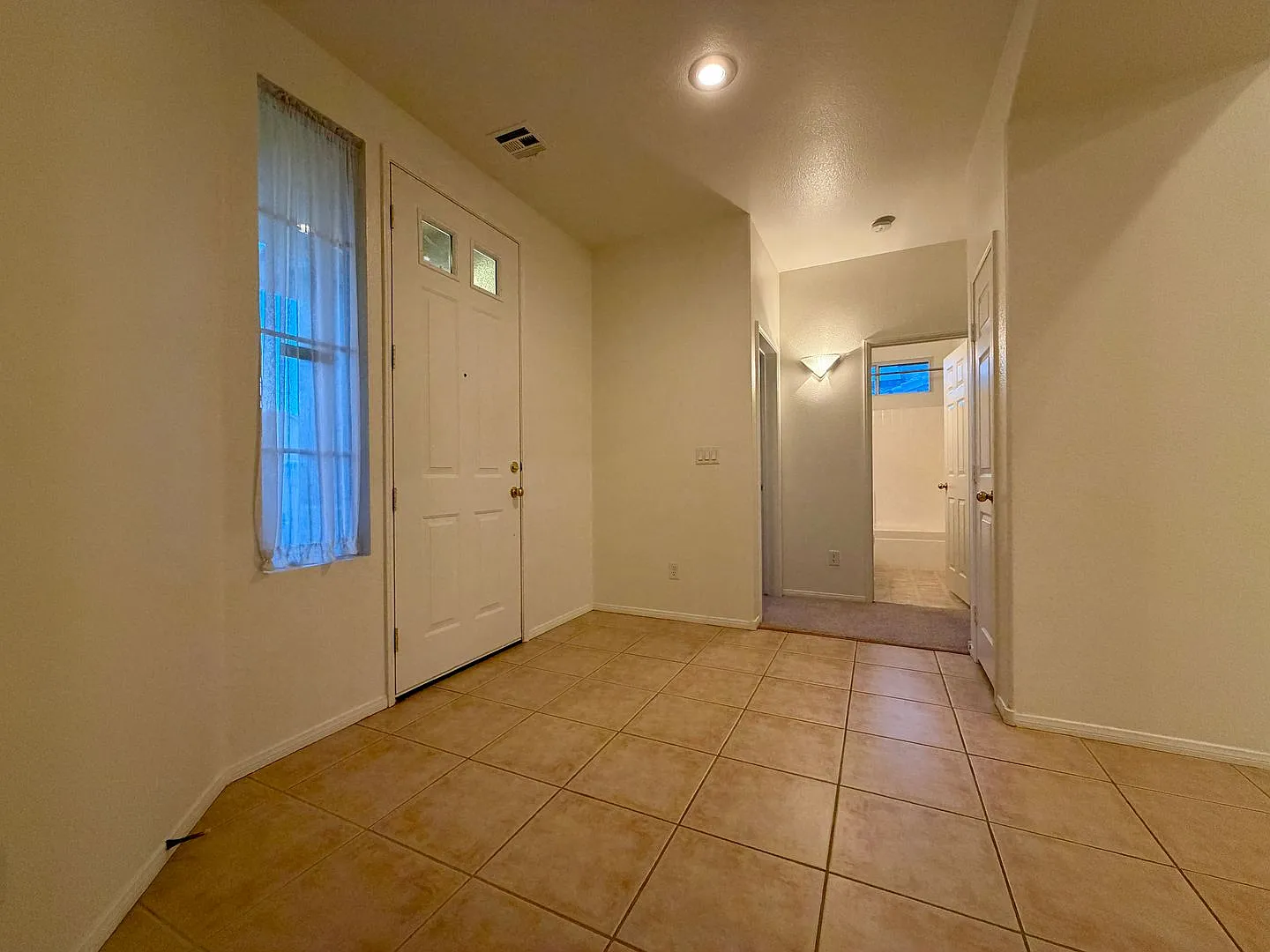 NLV single story with 3 car garage — Photo 3