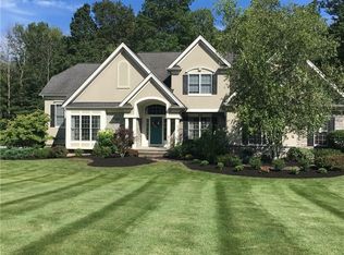 32 Boulder Creek Dr, Rush, NY 14543