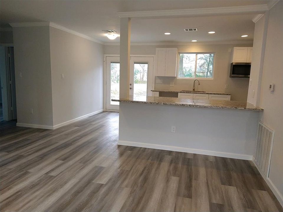 1st image of 8326 Rockford Dr