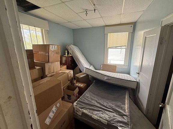 3rd image of 1007 Main St E